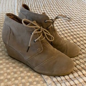 🛑 SOLD - Toms Wedge